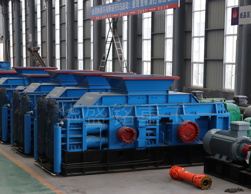 數控全自動全液壓對輥制砂機多少錢？如何選擇制砂設備廠家？